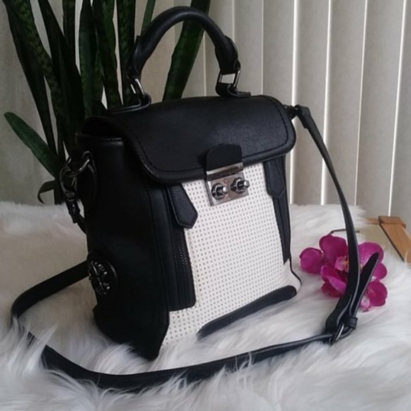 Christian Lacroix Handbags - CHRISTIAN LACROIX Messenger Cxl Chartres